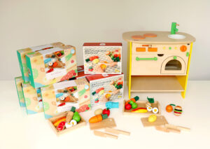 寄贈した木製おままごと玩具